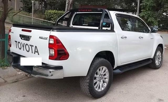 Toyota Hilux HIGH 4X4 AT 2023