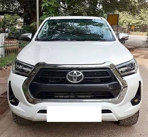 Toyota Hilux HIGH 4X4 AT 2023