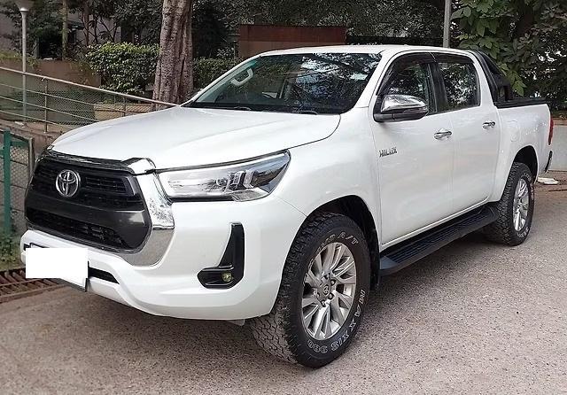 Toyota Hilux HIGH 4X4 AT 2023