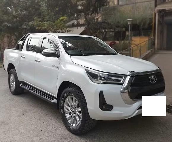 Toyota Hilux HIGH 4X4 AT 2023