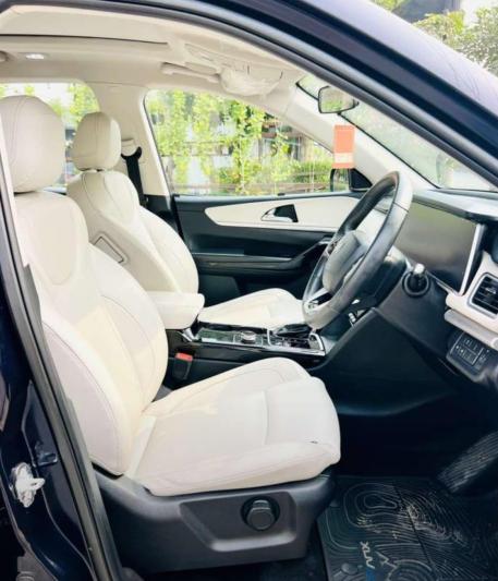 Mahindra XUV700 AX 7 Diesel AT Luxury Pack 7 STR 2022