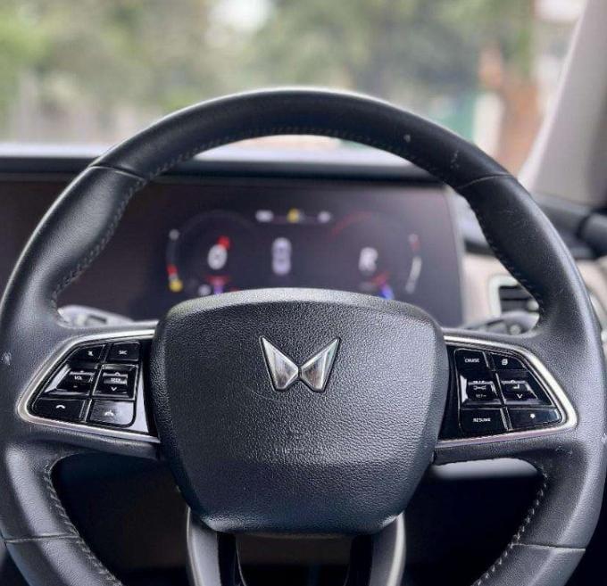 Mahindra XUV700 AX 7 Diesel AT Luxury Pack 7 STR 2022