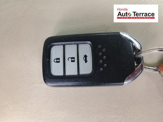 Honda City 1.5 V MT SUN ROOF 2016