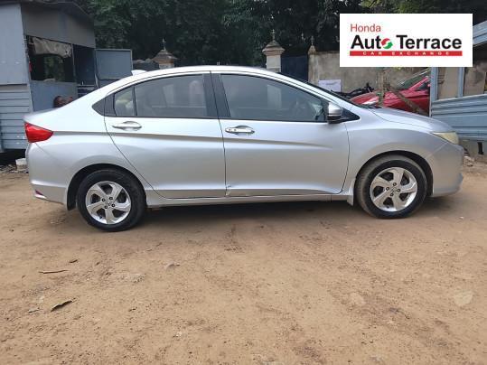 Honda City 1.5 V MT SUN ROOF 2016