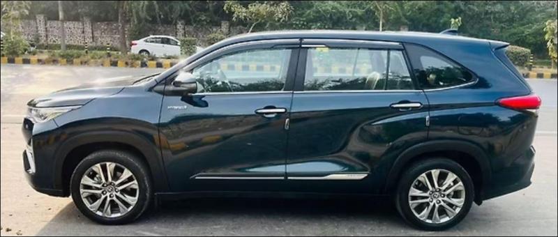 Toyota Innova Hycross ZX Hybrid 7 STR 2023