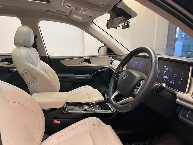 Mahindra XUV700 AX 7 Diesel AT AWD Luxury Pack 7 STR 2022