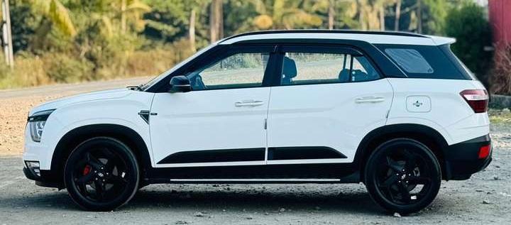 Hyundai Alcazar Signature (O) 7 Seater 1.5 Diesel AT AE 2024