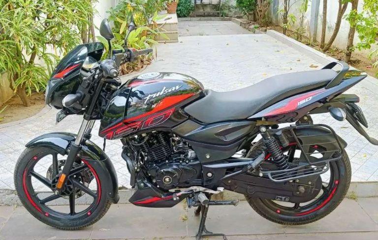 Bajaj Pulsar 150 Twin Disc 2024