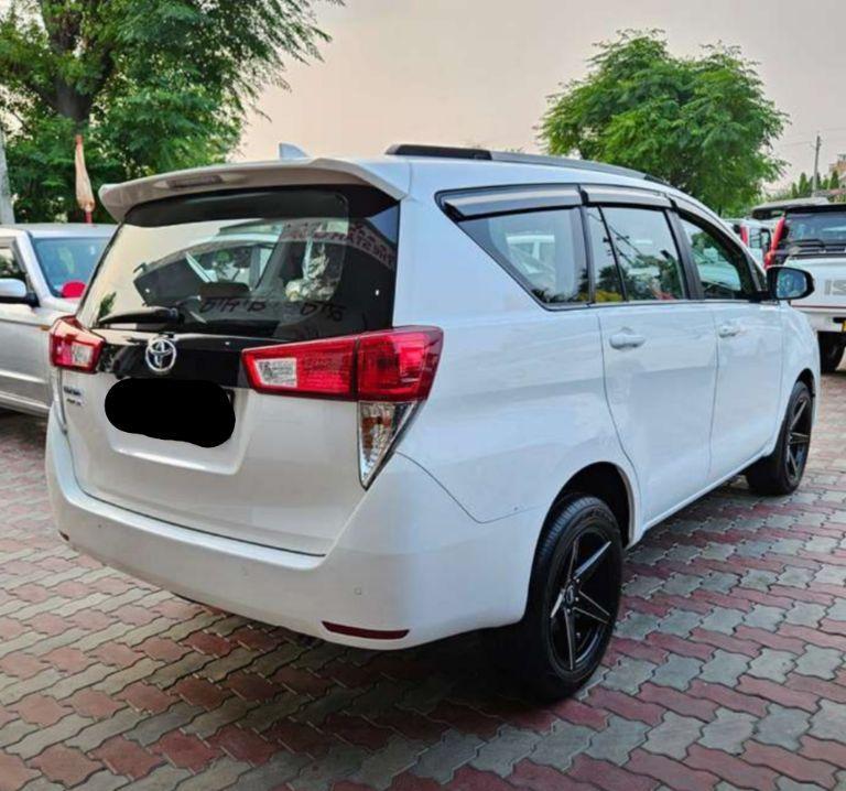 Toyota Innova Crysta 2.4 GX 7 STR 2023