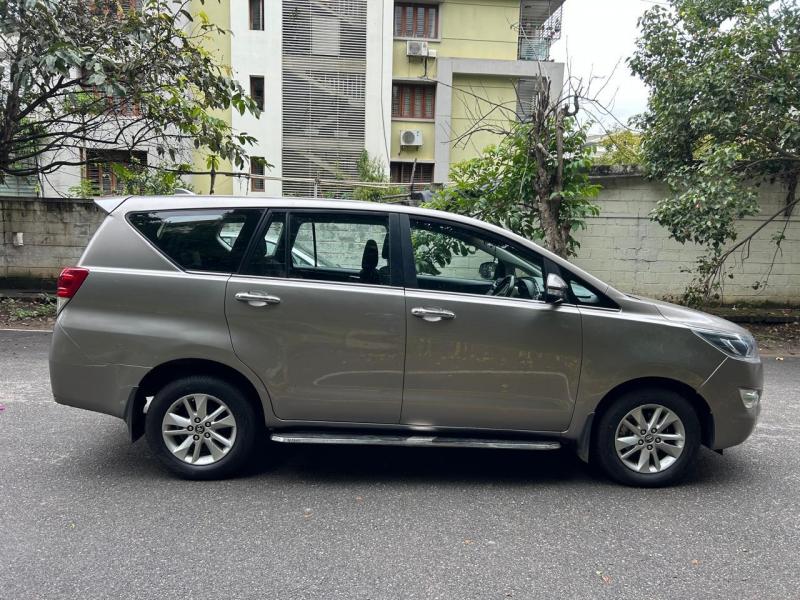 Toyota Innova Crysta 2.4 V 7 STR 2016