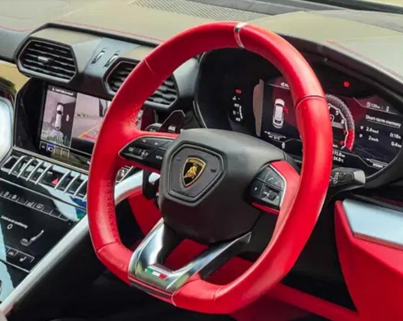 Lamborghini Urus Twin-Turbo V8 2021