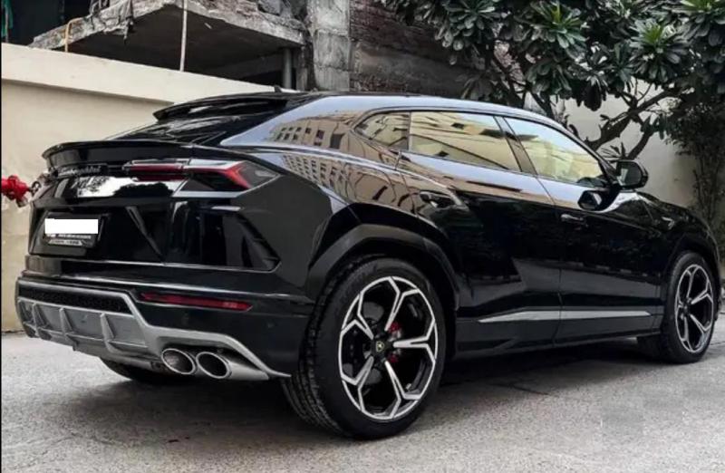 Lamborghini Urus Twin-Turbo V8 2021
