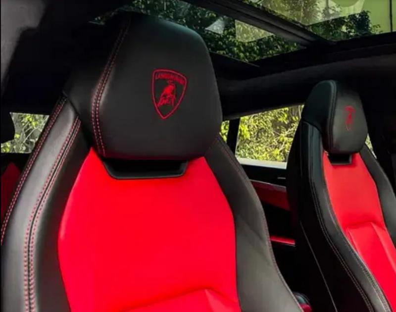 Lamborghini Urus Twin-Turbo V8 2021