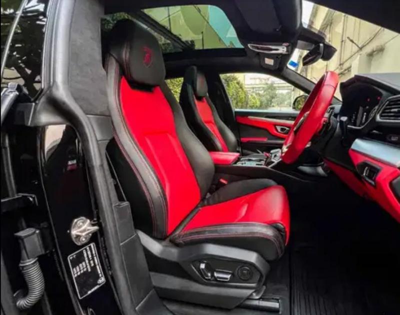 Lamborghini Urus Twin-Turbo V8 2021