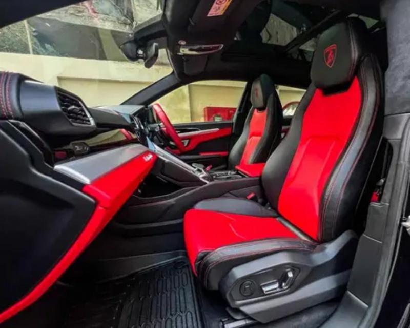 Lamborghini Urus Twin-Turbo V8 2021