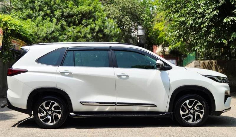 Maruti Suzuki Invicto Alpha Plus 7 STR 2025