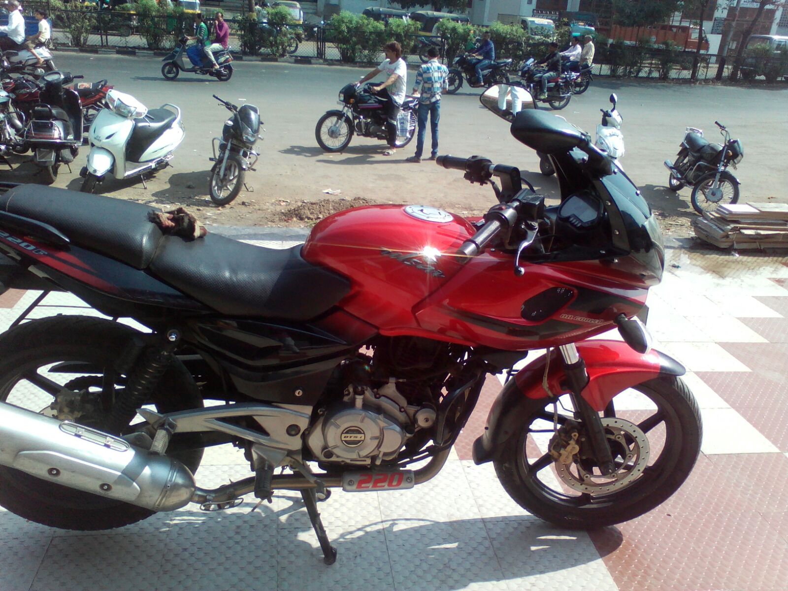 Bajaj Pulsar 220cc 2012