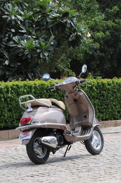 Piaggio Vespa Elegante 150cc FI 2022