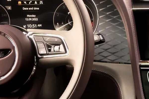 car-img