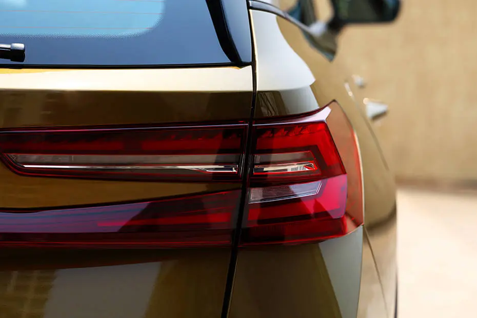 car-img