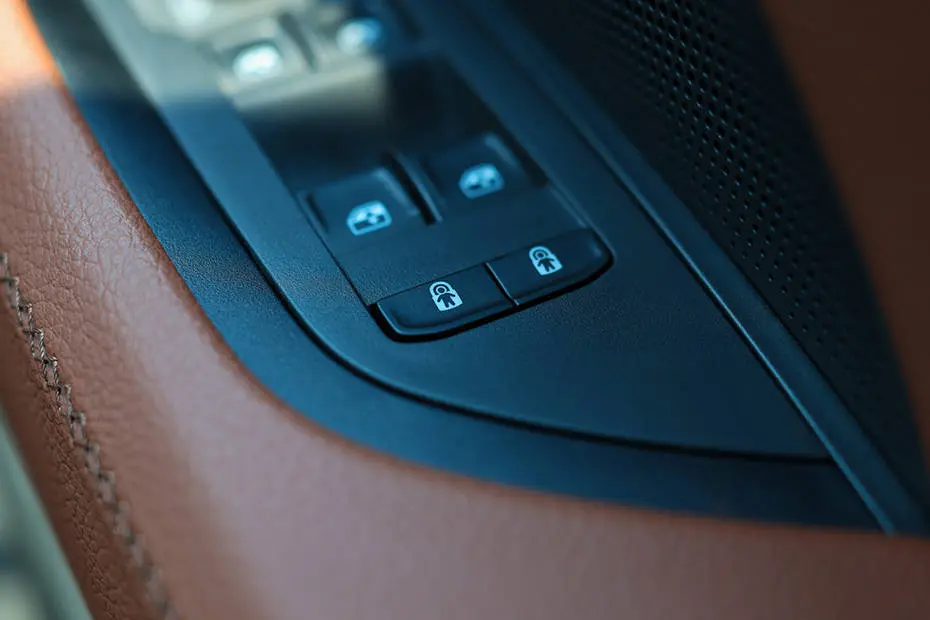 car-img