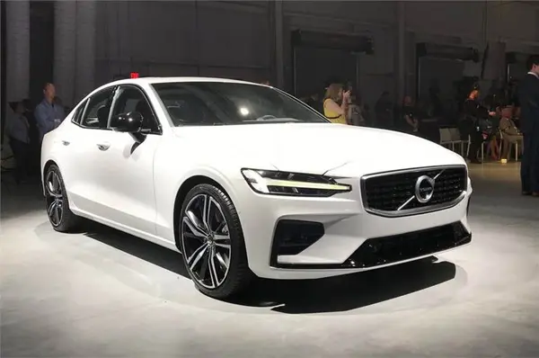 Volvo takes wraps off S60.