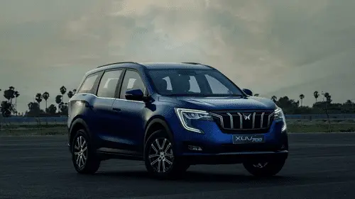 Mahindra XUV700 AX5 
