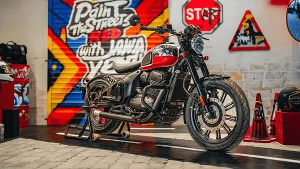Jawa 42 Bobber Red Sheen