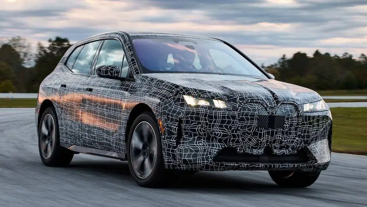 BMW iX facelift