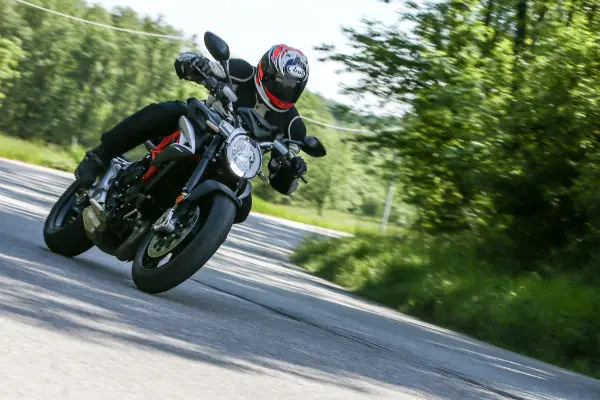 MV Agusta Brutale 800 2017 corner