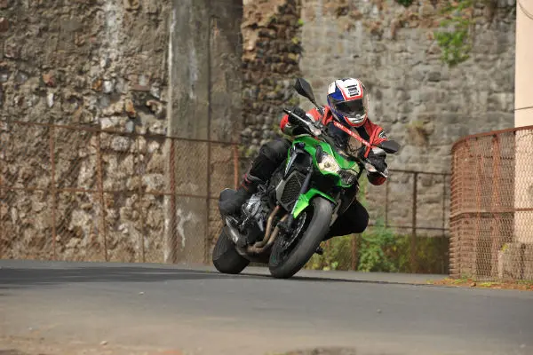 Kawasaki Z900 feels confident on corners.