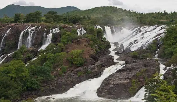 Shivanasamudra Falls (77 km | Approx. 1h 45m):