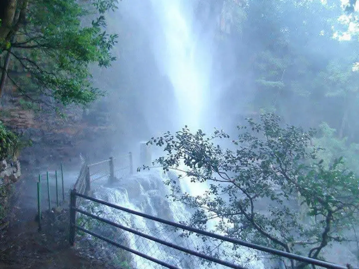 Talakona Waterfalls (49 km | approx. 1.5 hours)
