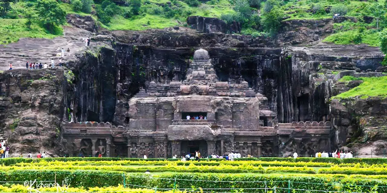 Ajanta and Ellora Caves (190–230 km | Approx. 3–4 hours)