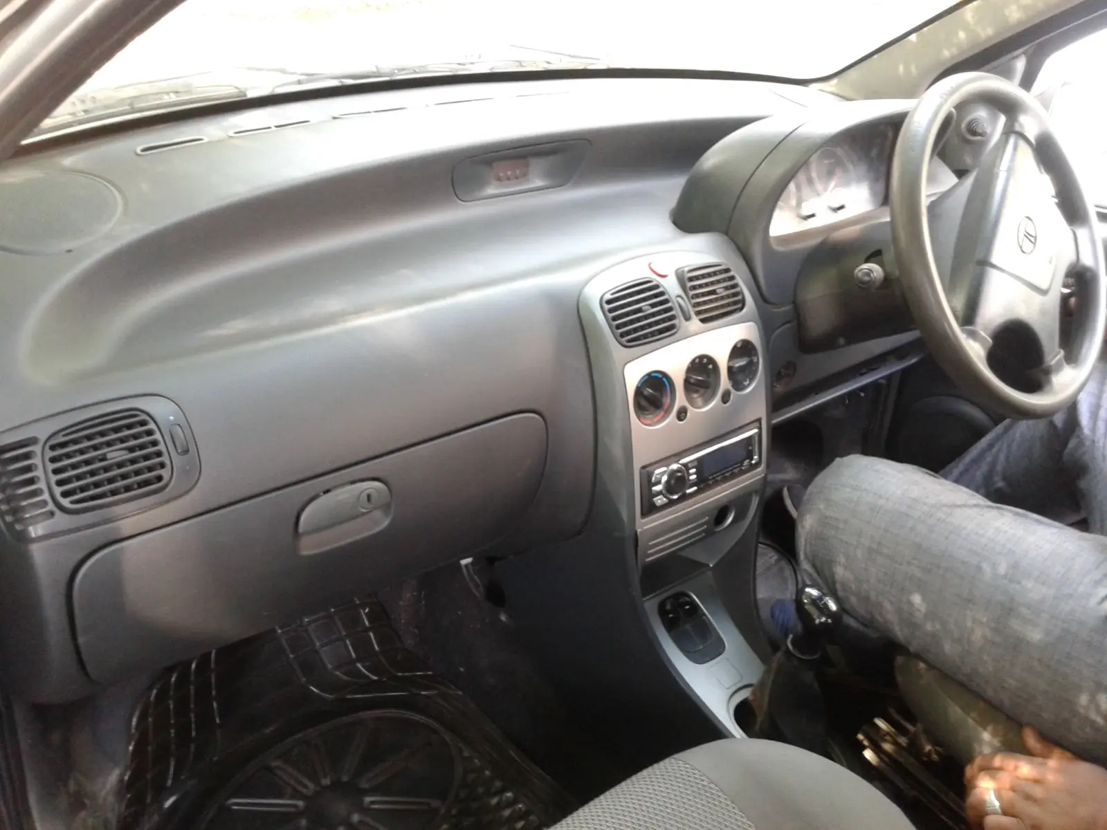 Tata Indica Vista LX TDI 2012