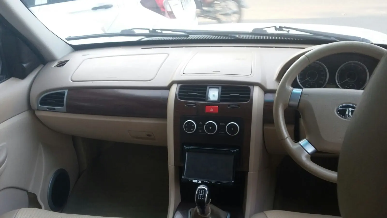 Tata Safari Storme 2.2 VX 4x2 2012