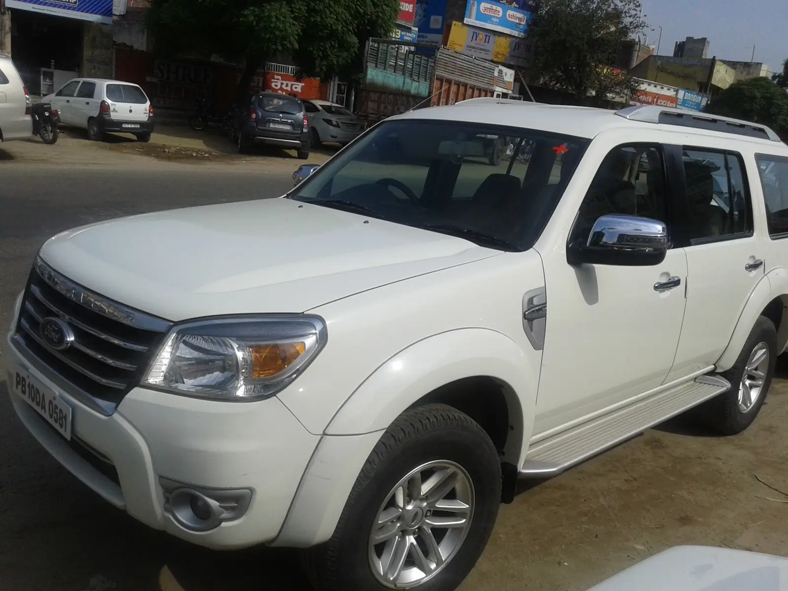 Ford Endeavour 2.5L 4x2 2010