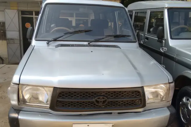 Toyota Qualis SLE 2001