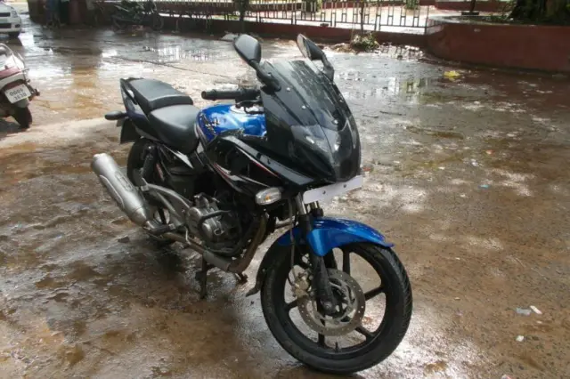 Bajaj Pulsar 220cc 2014