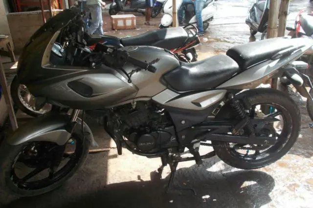 Bajaj Pulsar 220cc 2012