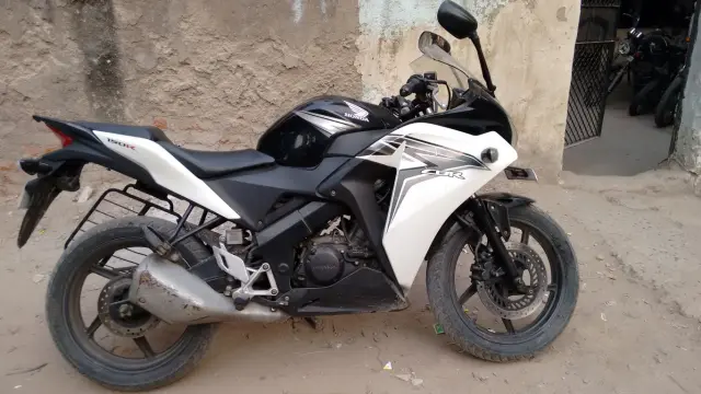 Honda CBR 150R 150cc 2013