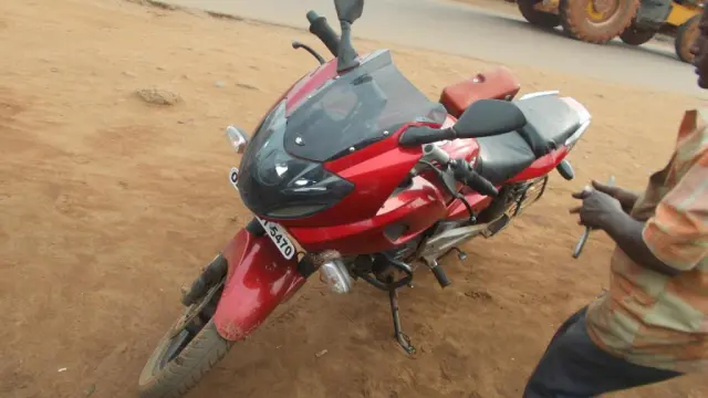 Bajaj Pulsar 220cc 2013