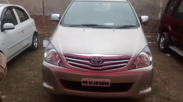 Toyota Innova 2.0 G 2010