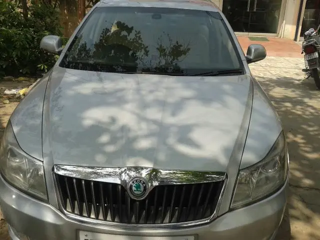 Skoda Laura AMBIENTE 2.0 TDI CR AT 2010