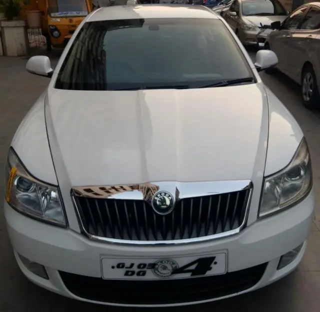 Skoda Laura ELEGANCE 2.0 TDI CR MT 2010