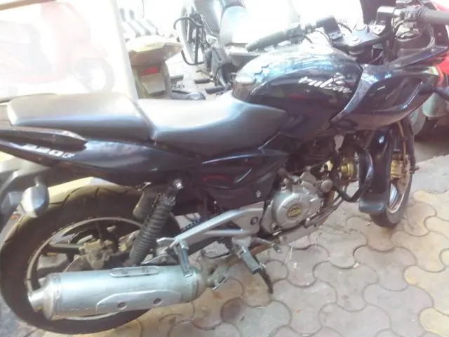 Bajaj Pulsar 220cc 2013