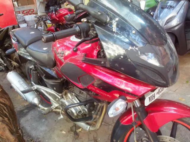 Bajaj Pulsar 220cc 2014