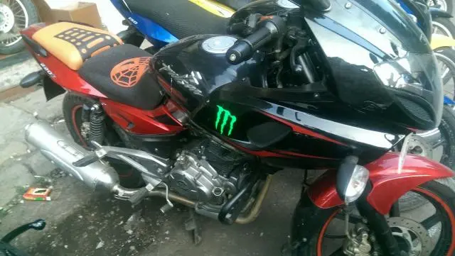 Bajaj Pulsar 220cc 2015