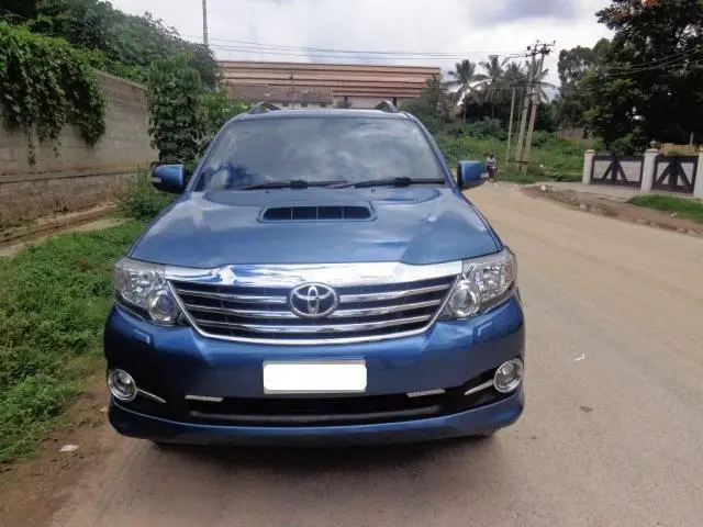 Toyota Fortuner 3.0 4X4 MT 2012