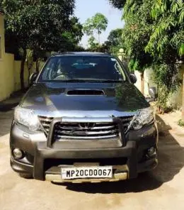 Toyota Fortuner 3.0 4X4 MT 2013